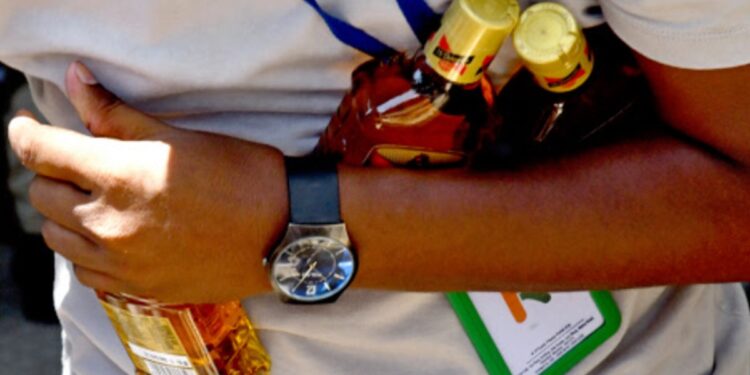 ബെവ്-ക്യൂ-ആപ്പ്-ഒഴിവാക്കി;-സാമൂഹിക-അകലം-ഉറപ്പ്-വരുത്തി-മദ്യവിൽപ്പന-നാളെ-മുതൽ