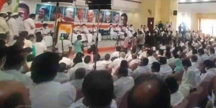 സുധാകരന്റെ-സ്ഥാനാരോഹണം;-കെപിസിസിയിൽ-ആൾക്കൂട്ടം;-നൂറോളം-പേർക്കെതിരെ-കേസ്