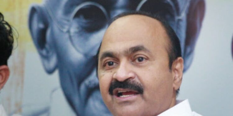 സ്ഥാനാരോഹണചടങ്ങിലെ-തിരക്ക്:-സുധാകരന്‍-വരുന്നതിന്റെ-ആവേശത്തിലായിരുന്നു-പ്രവര്‍ത്തകരെന്ന്-സതീശന്‍