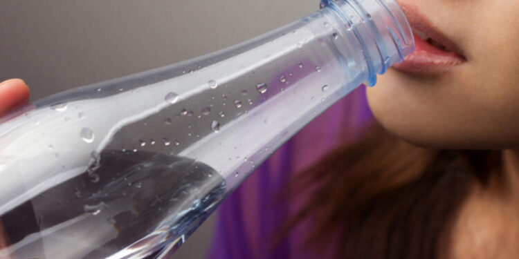 കാമുകനുമായുള്ള-വഴക്ക്-മറക്കണം,-‘അംനേഷ്യ-വെള്ളം’-ഓർഡർ-ചെയ്ത്-യുവതി