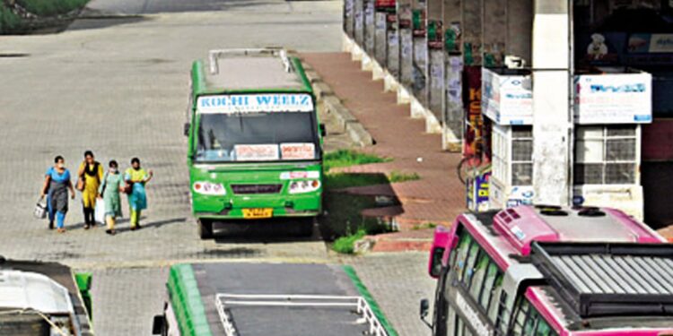 ഇന്ന്-മുതൽ-സ്വകാര്യ-ബസുകളും-നിരത്തിൽ;-ആദ്യദിനം-ഒറ്റ-അക്ക-നമ്പർ-ബസുകൾ