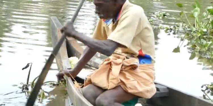 ബാങ്ക്-അക്കൗണ്ടിൽ-നിന്നു-ബന്ധുക്കൾ-5-ലക്ഷം-തട്ടി;-പരാതിയുമായി-കുമരകം-രാജപ്പൻ