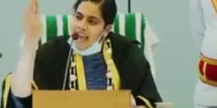 പ്രതിപക്ഷത്തിൻ്റെ-വായടപ്പിച്ച്-മേയറുടെ-പ്രതികരണം;-പക്വത-അളക്കാൻ-ആരും-വരേണ്ടെന്ന്-ആര്യാ-രാജേന്ദ്രന്‍