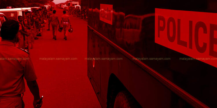 കളിക്കുന്നിതിനിടെ-ഫ്ലാറ്റിലെ-മുറിയിൽ-കുടുങ്ങി-ഇരട്ടക്കുട്ടികൾ;-രക്ഷകരായി-കൊവിഡ്-ഡ്യൂട്ടിയിലുണ്ടായിരുന്ന-പോലീസ്