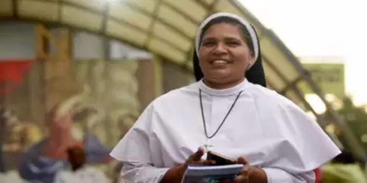 ലൂസി-കളപ്പുരയ്‌ക്കെതിരായ-നടപടിയിൽ-സഭയ്‌ക്ക്-വീണ്ടും-തിരിച്ചടി;-വിശദീകരണം-നൽകണമെന്ന്-ദേശീയ-വനിത-കമ്മീഷൻ