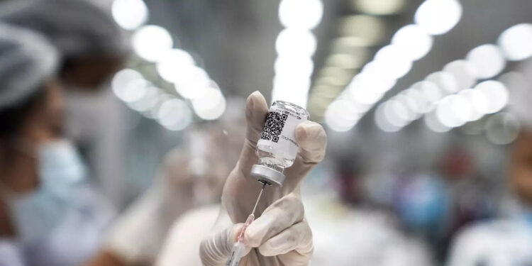 ടെക്നോപാര്‍ക്കിലെ-കരാര്‍-ജീവനക്കാര്‍ക്ക്-റോട്ടറി-ക്ലബിന്റെ-സൗജന്യ-വാക്സിന്‍