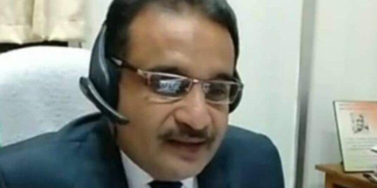 ബഞ്ച്-ക്ലാര്‍ക്കില്‍നിന്ന്-ഹൈക്കോടതി-ജഡ്ജിയുടെ-ഉന്നത-പദവിയിലേക്ക്