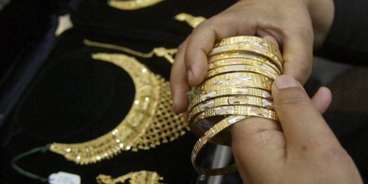 പത്തരമാറ്റാണ്-അര്‍മിയാഹിന്റെ-മനസ്സിന്;-മറന്നുവെച്ച-അഞ്ചുപവന്‍-സ്വര്‍ണം-ഉടമയെ-ഏല്‍പ്പിച്ചു