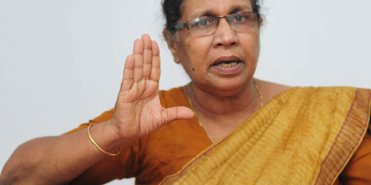 ‘എങ്കിൽ-പിന്നെ-അനുഭവിച്ചോ!’-ഭർതൃപീഡനം-അറിയിക്കാൻ-വിളിച്ച-സ്ത്രീയോട്-കയർത്തു-വനിതാ-കമ്മീഷൻ