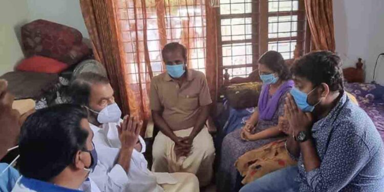 വിസ്മയയ്ക്ക്-സംഭവിച്ചത്-ഇനിയാർക്കും-സംഭവിക്കാൻ-പാടില്ല;-കുടുംബാംഗങ്ങളെ-സന്ദർശിച്ച്-ശിവൻകുട്ടി