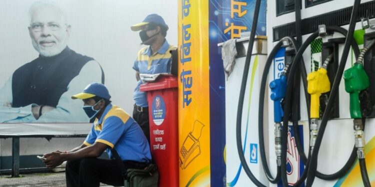 ഇന്ധന-വില-ഇന്നും-വര്‍ധിച്ചു;-തിരുവനന്തപുരത്തും-കാസര്‍കോട്ടും-പെട്രോള്‍-100-കടന്നു