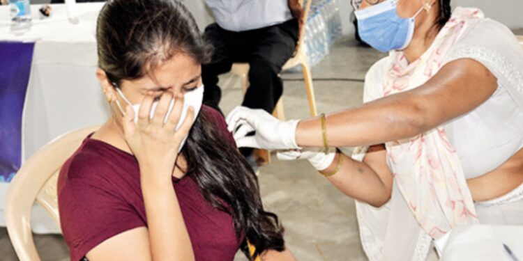 കേരളത്തിൽ-18-തികഞ്ഞ-എല്ലാവ‍ര്‍ക്കും-ഇനി-വാക്സിൻ;-ഒറ്റ-വിഭാഗമായി-കണക്കാക്കും:-ഉത്തരവിറങ്ങി