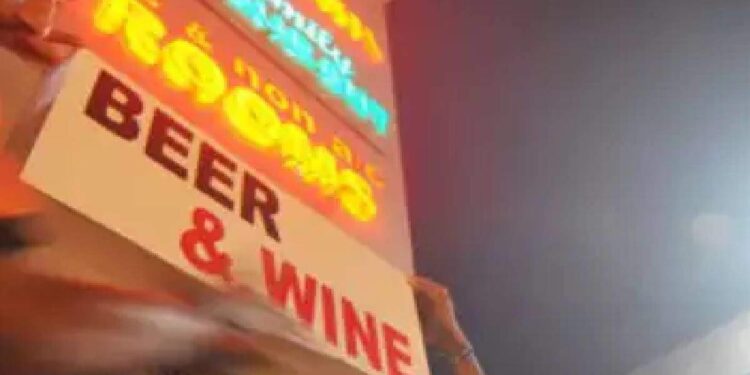 സംസ്ഥാനത്തെ-ബാറുകൾ-ഇന്ന്-മുതൽ-തുറക്കും;-മദ്യം-വിൽക്കില്ല,-ബിയറും-വൈനും-മാത്രം