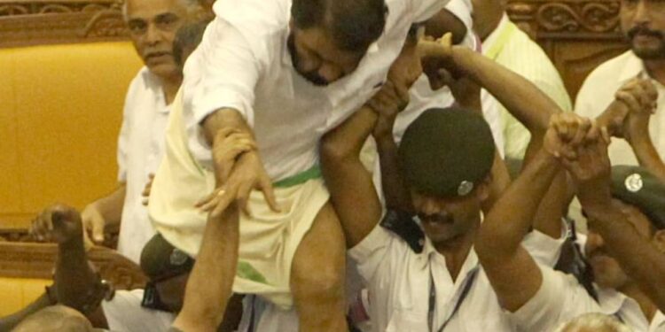 സഭയിലെ-കയ്യാങ്കളി-കേസ്;-മന്ത്രി-വി.ശിവന്‍കുട്ടിയടക്കമുള്ളവർ-സുപ്രീംകോടതിയില്‍-അപ്പീൽ-നൽകി