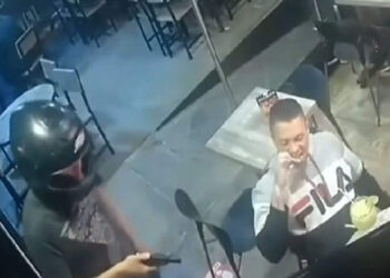 ചിക്കൻ-അങ്ങോട്ട്-കഴിക്കാൻ-തുടങ്ങ്യാ.ൻ്റെ-സാറേ,-പിന്നെ-ചുറ്റുള്ളതൊന്നും-ഒരു-പ്രശ്നമല്ല