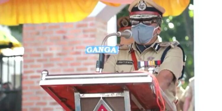 ഹൃദയം-കൊണ്ട്-മലയാളിയായി,-മുണ്ട്-ധരിച്ചു:-വിടവാങ്ങല്‍-ചടങ്ങില്‍-വികാരാധീനനായി-ബെഹ്‌റ