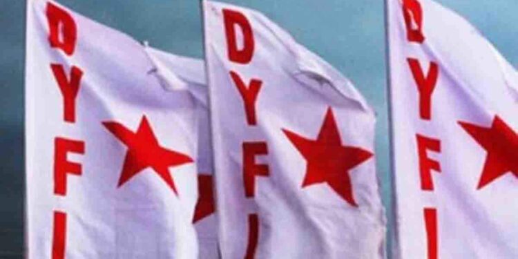 ആക്രിവിറ്റു;-1.22-കോടി-രൂപ-സ്വരൂപിച്ചു;-വിദ്യാർത്ഥികൾക്ക്-1546-മൊബൈൽ-ഫോണുകൾ-വാങ്ങി-നൽകി-ഡിവൈഎഫ്ഐ