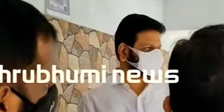 മുകേഷ്-ഫോണിലൂടെ-കയര്ത്ത്-സംസാരിച്ച-വിദ്യാര്ഥിയെ-തിരിച്ചറിഞ്ഞു;-സിപിഎം-ഓഫീസിലേക്ക്-കുട്ടിയെ-മാറ്റി