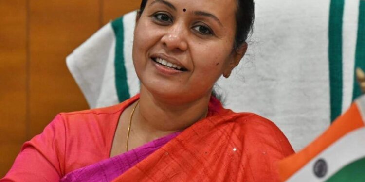 ടിപിആര്‍-കുറയ്ക്കണം-അടിയന്തര-ഇടപെടലുമായി-ആരോഗ്യ-വകുപ്പ്-6-ജില്ലകളിലെ-യോഗം-ചേര്‍ന്നു