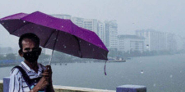 അതിശക്തമായ-മഴവരുന്നു;-വിവിധ-ജില്ലകളിൽ-ഓറഞ്ച്,-യെല്ലോ-അലേർട്ടുകൾ