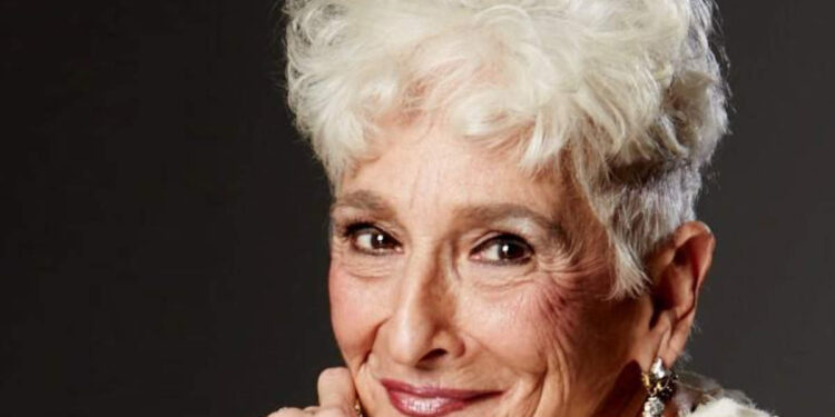 85-വയസ്സുള്ള-മുത്തശ്ശിയ്ക്ക്-ബോയ്ഫ്രണ്ടിനെ-ആവശ്യമുണ്ട്,-യുവാക്കൾ-മാത്രം