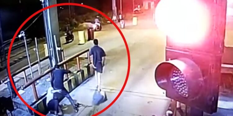 പാലിയേക്കര-ടോള്‍-പ്ലാസയില്‍-തര്‍ക്കം,-രണ്ട്-പേര്‍ക്ക്-കുത്തേറ്റു