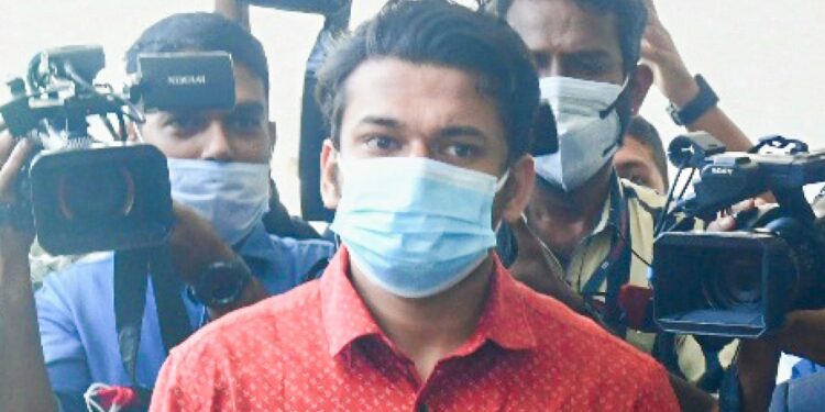 അര്ജുന്-ആയങ്കിയെ-കസ്റ്റഡിയില്-വേണമെന്ന-കസ്റ്റംസിന്റെ-ആവശ്യം-കോടതി-തള്ളി