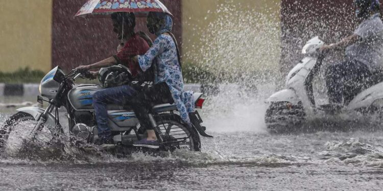 സംസ്ഥാനത്ത്-ഇന്ന്-പരക്കെ-മഴ;-അഞ്ച്-ജില്ലകളില്‍-ഓറഞ്ച്-അല‍ർട്ട്