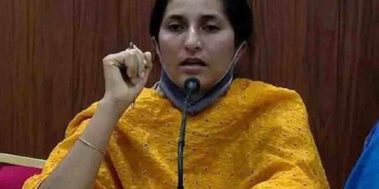 ‘കേസുമായി-മുന്നോട്ട്-പോയാൽ-കുടുംബത്തെ-ഇല്ലാതാക്കും’:-മയൂഖ-ജോണിക്ക്-ഭീഷണിക്കത്ത്,-ഡിജിപിക്ക്-പരാതി-നൽകി