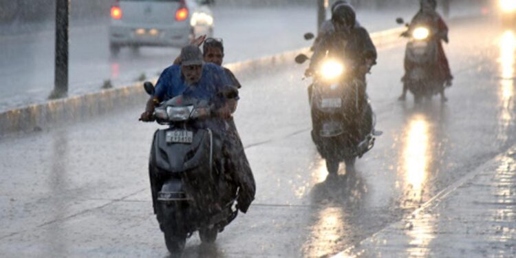 ശക്തമായ-മഴ-തുടരും;-ഇന്ന്-11-ജില്ലകളിൽ-യെല്ലോ-അലേർട്ട്;-ഇടുക്കിയിൽ-ഓറഞ്ച്-അലേർട്ട്