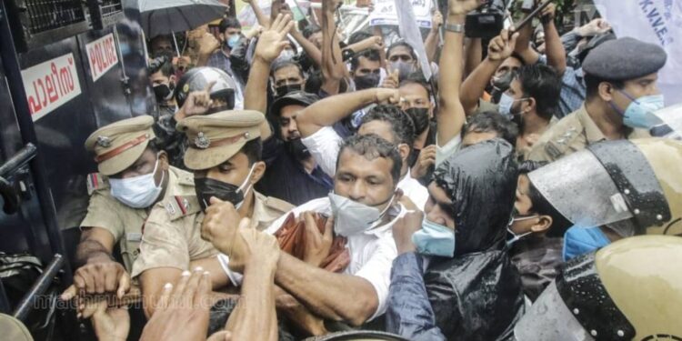 പ്രതിഷേധം-കനത്തു;-വ്യാപാരികളുമായി-ചര്‍ച്ചയ്ക്ക്-തയ്യാറെന്ന്-സര്‍ക്കാര്‍