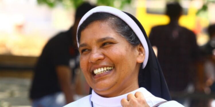 സ്വയം-വാദിച്ച്-ലൂസി-കളപ്പുര;-കോണ്‍വെന്റില്‍-തുടരണമെന്ന്-നിർദേശിക്കാനാവില്ലെന്ന്-ഹൈക്കോടതി