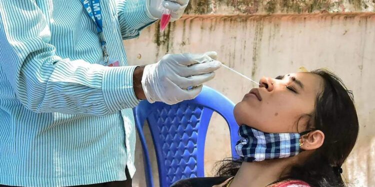 ഇന്നും-നാളെയും-സംസ്ഥാനത്ത്-കൊവിഡ്-കൂട്ടപരിശോധന;-രണ്ട്-ദിവസങ്ങളിലായി-3.75-ലക്ഷം-പേരെ-പരിശോധിക്കും