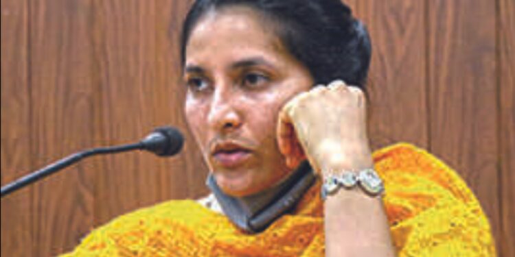 സുഹൃത്തിന്‍റെ-പീഡന-പരാതി:-അപകീർത്തികരമായ-ആരോപണം-ഉന്നയിച്ചതിന്-മയൂഖ-ജോണിക്കെതിരെ-കേസ്