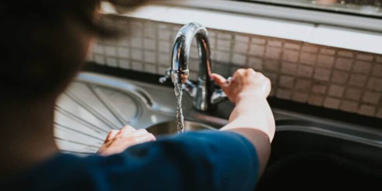 വെള്ളം-കുടിച്ചാല്‍-രണ്ടുണ്ട്-കാര്യം,-ആരോഗ്യവും-സൗന്ദര്യവും