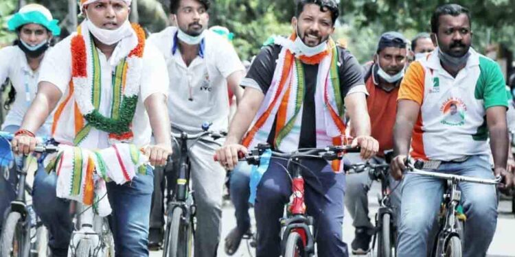 ‘ഞാനപ്പഴേ-പറഞ്ഞതാ-പദയാത്ര-മതിയെന്ന്;-ഡിലീറ്റ്-ചെയ്യ്…-ഡിലീറ്റ്-ചെയ്യ്’;-ഷാഫി-പറമ്പിലിനെതിരെ-ട്രോൾ