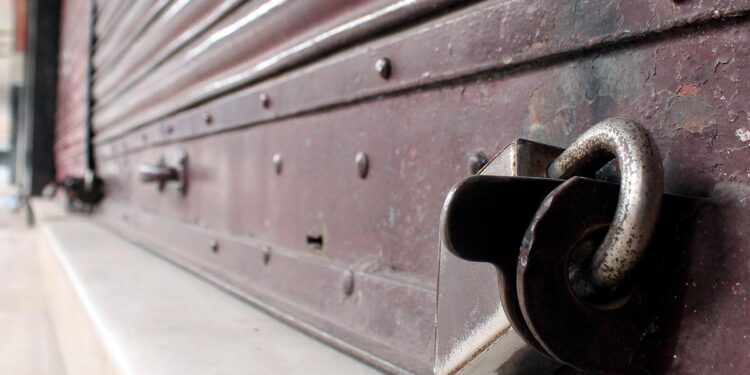 പ്രോട്ടോക്കോൾ-ലംഘനം:-കോഴിക്കോട്-എസ്എം-സ്ട്രീറ്റിൽ-ഇന്ന്-14-കടകൾക്കും-56-വ്യക്തികൾക്കുമെതിരെ-നിയമനടപടി