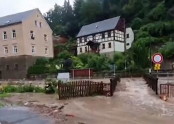 ദുരന്തമുഖത്തെ-പൊട്ടിച്ചിരി:-മാപ്പുപറഞ്ഞ്‌-അർമിൻ-ലഷെറ്റ്‌