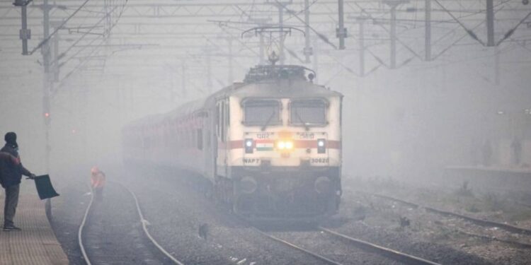 തുരങ്കത്തിനുള്ളില്‍-മണ്ണിടിഞ്ഞു;-കൊങ്കണ്‍-പാതയിലൂടെയുള്ള-ട്രെയിനുകള്‍-വഴി-തിരിച്ചുവിട്ടു