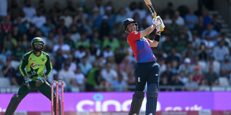 പാക്കിസ്ഥാനെതിരെ-ലിയാം-ലിവിങ്‌സ്റ്റണിന്റെ-122-മീറ്റർ-സിക്സ്;-‘ഏറ്റവും-വലുതെന്ന്’-ആരാധകർ:-വീഡിയോ