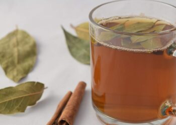 കറുവയില-ചേർത്ത്-ഔഷധ-ഗുണങ്ങളുള്ള-ചായ-തയ്യാറാക്കാം