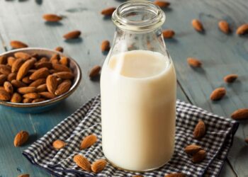 ബദാം-പാൽ-കുടിക്കണം,-ഈ-ഗുണങ്ങൾ-കൂടെ-പോരും