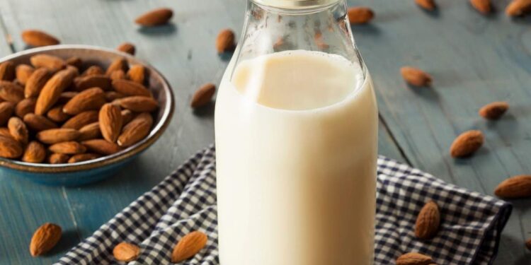 ബദാം-പാൽ-കുടിക്കണം,-ഈ-ഗുണങ്ങൾ-കൂടെ-പോരും