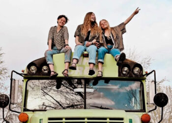 ഒരേ-സമയം-3-പ്രണയത്തിൽ-യുവാവ്!-കയ്യോടെ-പിടിച്ച-യുവതികൾ-ചെയ്തത്…