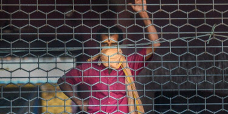 സംസ്ഥാനത്ത്-വാരാന്ത്യ-ലോക്ക്-ഡൗണ്‍-തുടരും;-കൊവിഡ്-നിയന്ത്രണങ്ങളിൽ-പുതിയ-ഇളവുകളില്ല