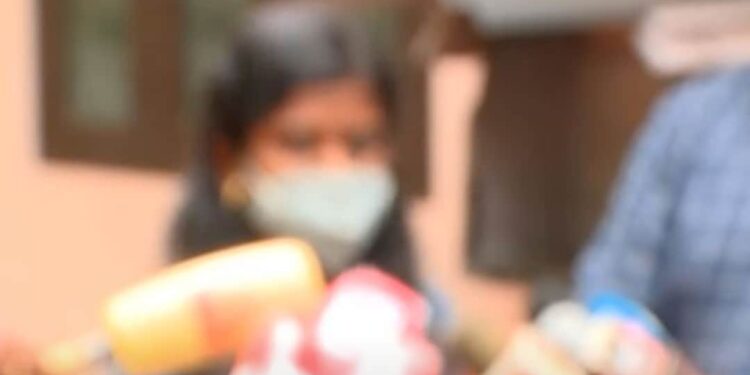 മുഖ്യമന്ത്രി-നല്‍കുന്ന-സന്ദേശമെന്താണ്?-ഈ-നിലപാട്-സ്വീകരിക്കുമെന്ന്-കരുതിയിരുന്നില്ല-കുണ്ടറയിലെ-യുവതി