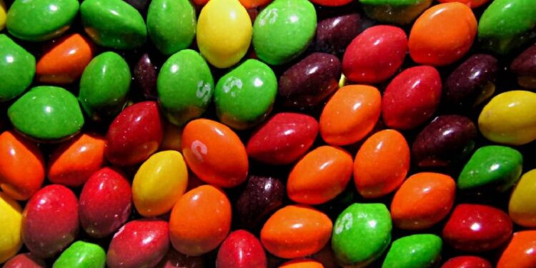 ജെഫ്-ബെസോസിന്റെയും-സംഘത്തിന്റെയും-ബഹിരാകാശ-യാത്രയ്ക്ക്-ശേഷം-വൈറലായത്-ഈ-മിഠായിയാണ്