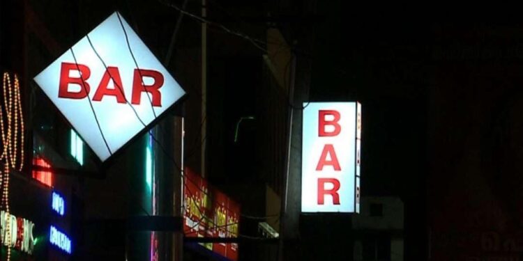 ബാറുകളുടെ-സമയം-കൂട്ടി,-തിങ്കള്‍-മുതല്‍-ബാറുകള്‍-രാവിലെ-9ന്-തുറക്കും