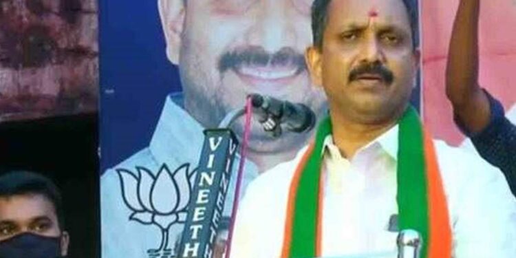 106-സഹകരണ-ബാങ്കുകളിൽ-തട്ടിപ്പ്-നടന്നു;-വിജയരാഘവനും-എസി-മൊയ്തീനും-പങ്കുണ്ടെന്ന്-കെ-സുരേന്ദ്രൻ