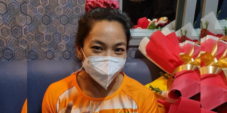 ‘സന്തോഷമുണ്ട്,-വളരെയധികം-നന്ദി;’-അഭിമാനത്തോടെ-രാജ്യത്ത്-തിരിച്ചെത്തി-മീരബായ്-ചാനു